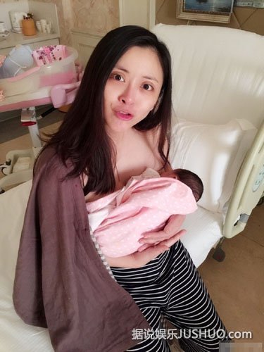 黄小蕾半裸忍痛喂母乳炫耀有奶就任性