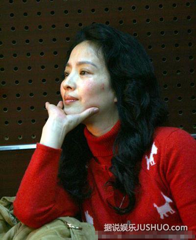 揭秘刘亦菲漂亮母亲和神秘生父  洗尽铅花的刘晓莉回归家庭,安心的