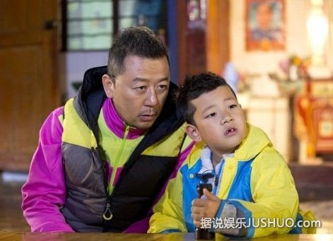 石头上演浴室诱惑 吐舌裸身变土豪少爷