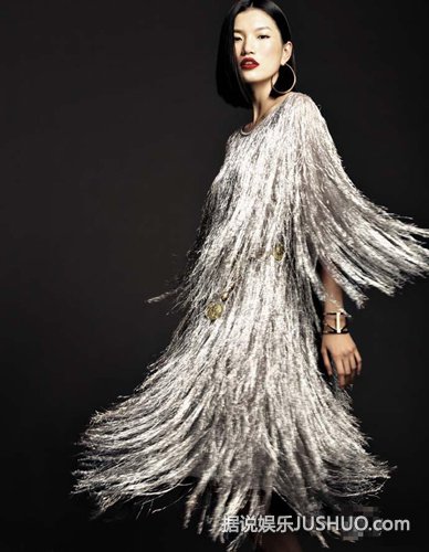 超模李丹妮曝光一组流苏主题大片,照片中李丹妮分别身
