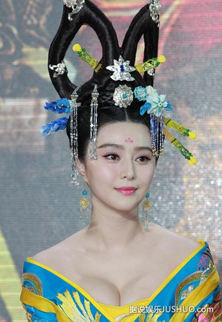 范冰冰《武则天》性感唐装 低胸秀豪乳倾国倾城