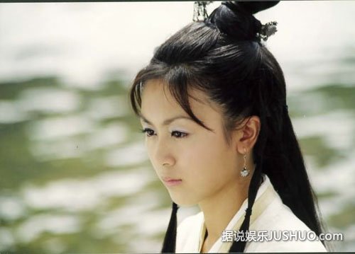 唐宁跳槽后停工生活拮据 餐厅当服务员洗男厕