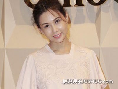 性感女神邱淑贞庆祝47岁生日 嫩脸27年没变