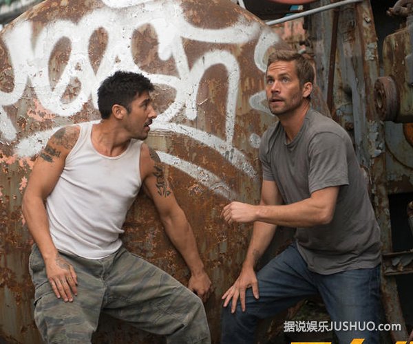 《暴力街区》8月开战 保罗·沃克跑酷英姿