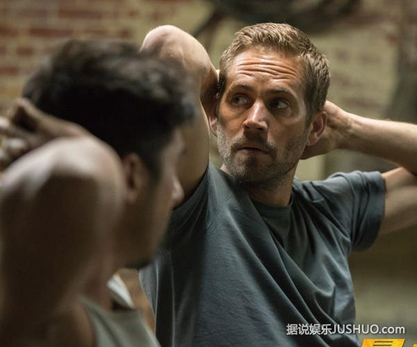 《暴力街区》8月开战 保罗·沃克跑酷英姿