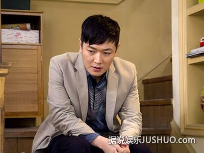 田源与女孩激吻 回应:非生活照