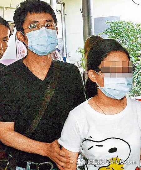 面对在场媒体询问,张孝正一开始摇摇头拒受访.