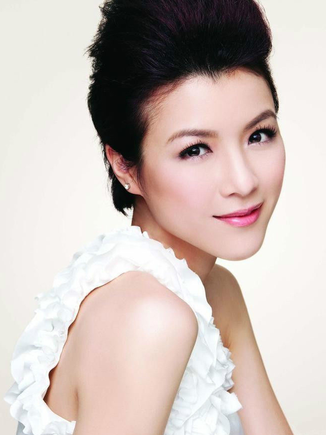 陈豪女友:陈茵媺   陈茵媺,1981年4月1日出生于多伦多,中国香港女演员