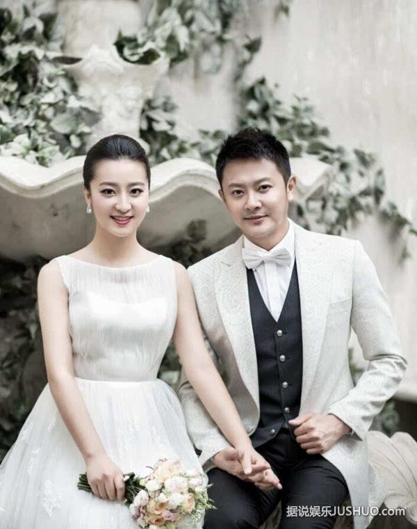 印小天婚照曝光 内蒙古妻子五官精致很是迷人