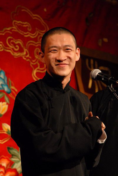 是郭德纲的徒弟      曹云金认为目前他和德云社的症结一方面是没签约