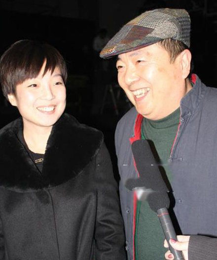 主持人董浩妻女近照曝光 董笑笑学成归来