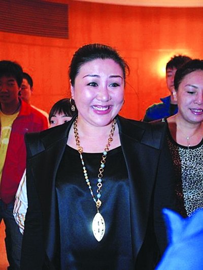 德云社弟子高峰大婚 郭德纲携妻风光出席