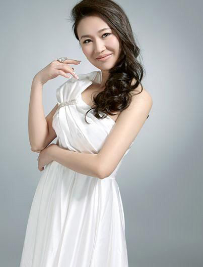 何苗推出单曲幸福在中国张宏光刘青等护航