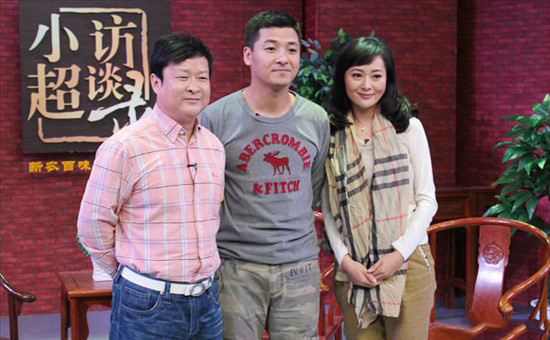 齐奎与妻子国歌录制访谈节目 夫妻首次同台爱意浓