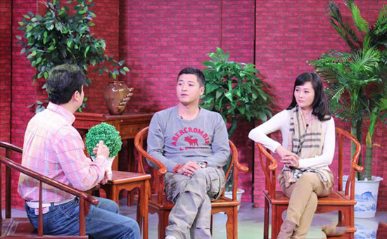 齐奎与妻子国歌录制访谈节目 夫妻首次同台爱意浓