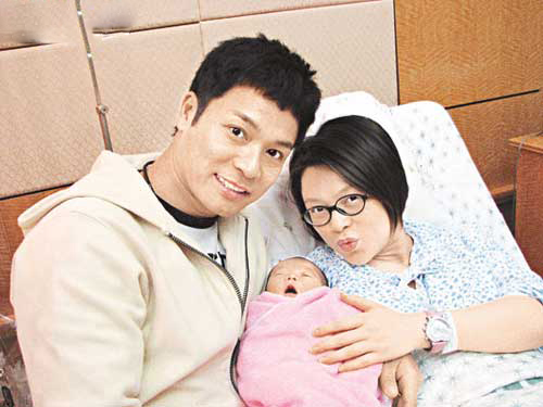 郭晋安一家三口《联合晚报》报道,由郭晋安担任代言人的"草姬国际公司