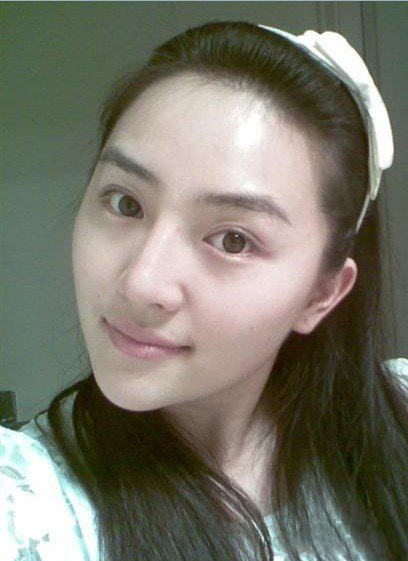 曝夏馨雨素颜照片 揭秘夏雨馨演艺经历