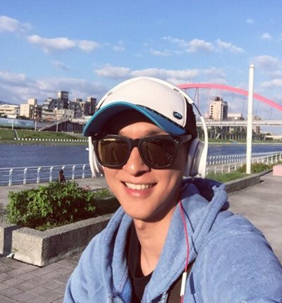 安钧璨去世众星悼念 网友:太突然了不愿相信