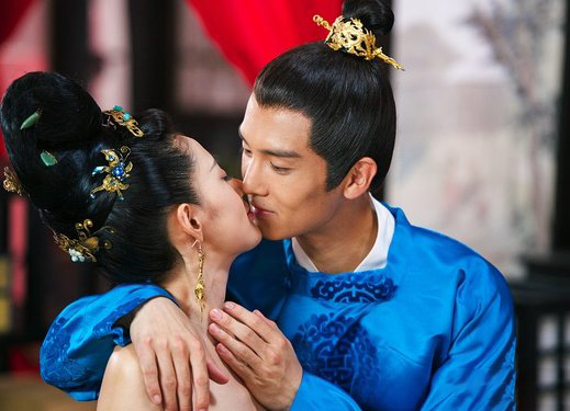 于12月13日开播,该剧由侣皓吉吉执导,新生代演员张天爱,盛一伦,于朦胧