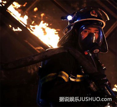 剧安佳伟(保剑锋饰),田峰(王喜饰),侯建(李茂饰)作为老一辈消防军人