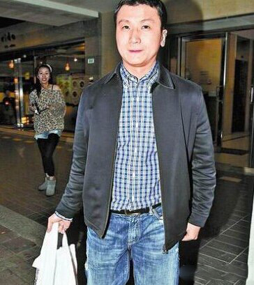 侯佩岑晒近照美艳动人 老公黄伯俊曾被嫌穷