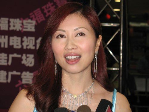 然而,自1992年底,儿子范曦文出生后,由于那时范伟的事业正在奋斗期