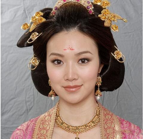 叶翠翠纯美写真变脸有术叶翠翠整容遭非议