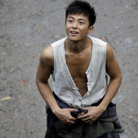 朱雨辰肌肉照曝光老男孩奋斗十年依旧坚持自我