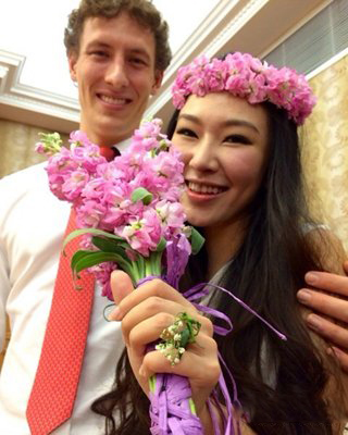 骆琦老公奚世源背景 洋老公究竟是谁