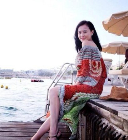 王婧废柴兄弟性感照全面详解她不一样的世界